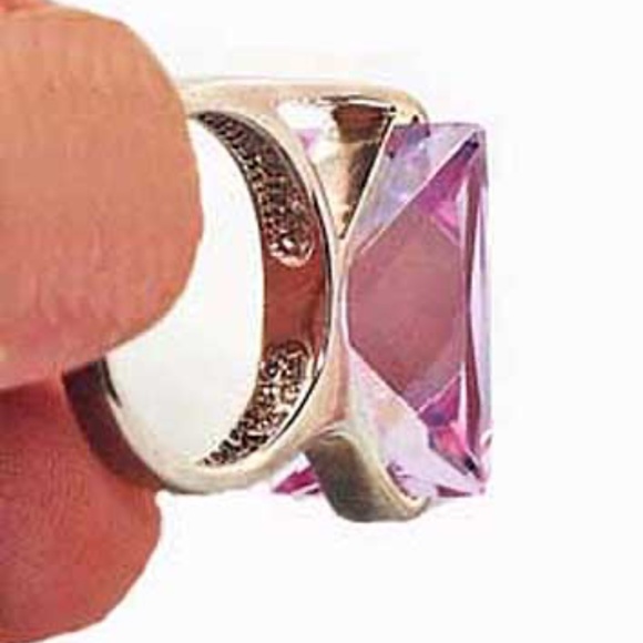 18 carat LILAC CUBIC ZIRCONIA RING, Sz 8, STERLING SILVER, SOLITAIRE GEM 3/4 in. - Picture 4 of 4